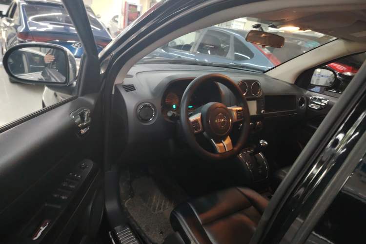 Used Jeep Compass 2013 2.0L two-wheel drive sport version