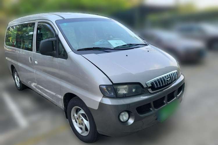 Used JAC Refine 2011 2.0L Shuttle Gasoline Standard Edition HFC4GA3 Front Right 45 Deg