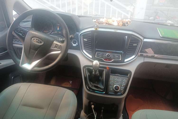 Used JAC M4 2018 1.5T Manual Hybrid Luxury Smart Version Center Console