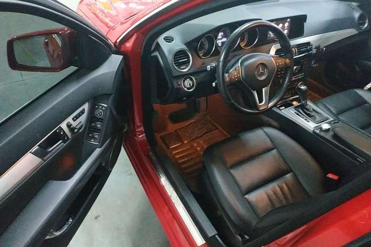 Used Mercedes-Benz C-Class 2011 C 200 Fashion Travel Edition