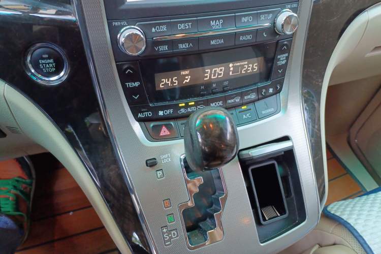 Used Toyota Alphard 2012 3.5L Luxury Edition
