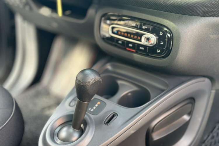 Used smart fortwo 2017 1.0L 52kW New Sound Special Edition China V Emission Standard