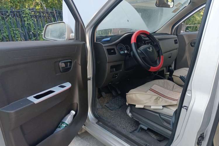 Used Wuling Rongguang V 2016 1.5L Standard Version
