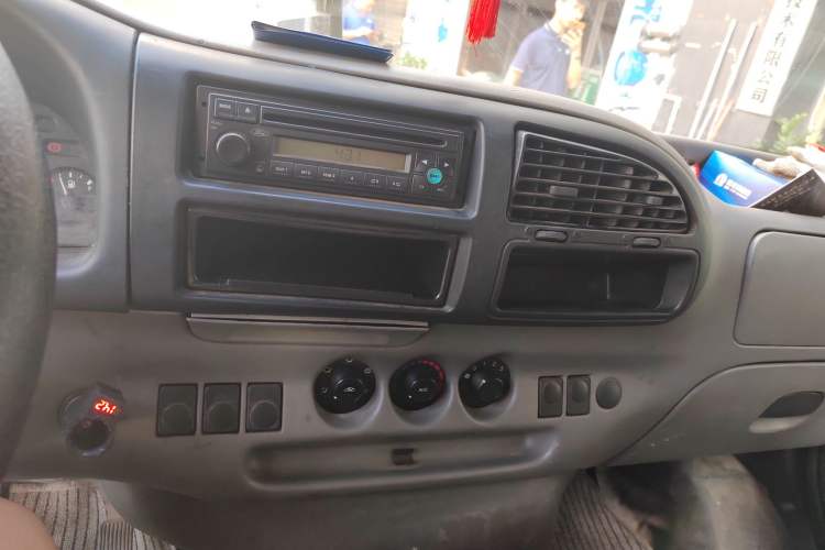 Used Ford Classic Transit 2015 2.8T Diesel Van Short Wheelbase 3-Seater Mid-Roof Short Body – JX493ZLQ4
