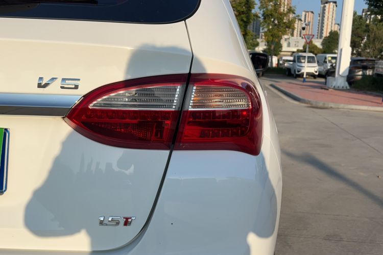 Used Brilliance V5 2016 1.5T Automatic Two-Wheel Drive Smart Version
