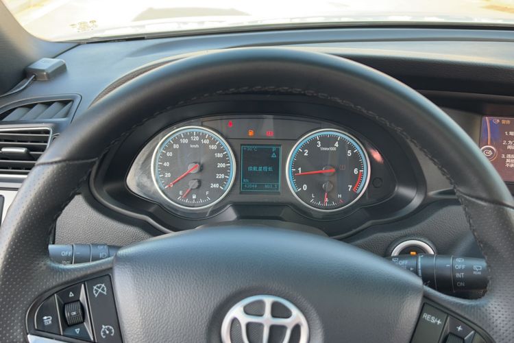 Used Brilliance V5 2016 1.5T Automatic Two-Wheel Drive Smart Version
