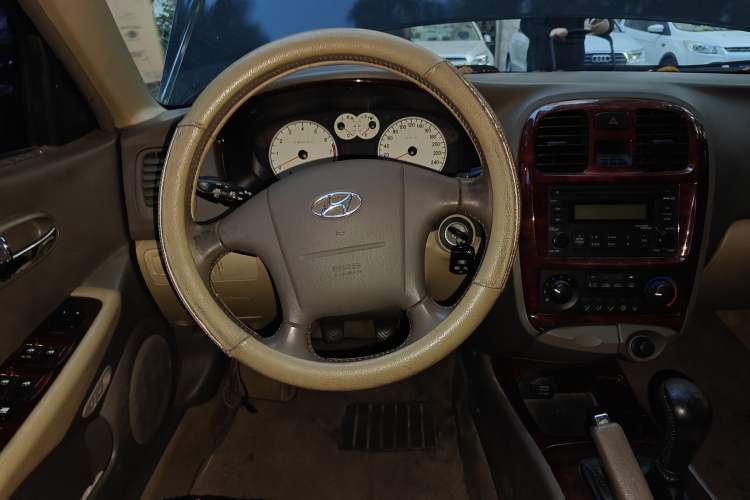 Used Hyundai MoInca 2009 2.0L Manual Luxury Edition GL