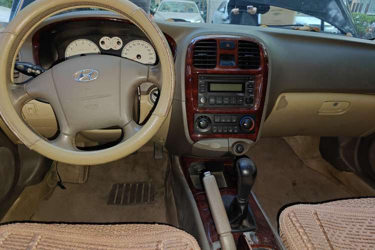 Used Hyundai MoInca 2009 2.0L Manual Luxury Edition GL