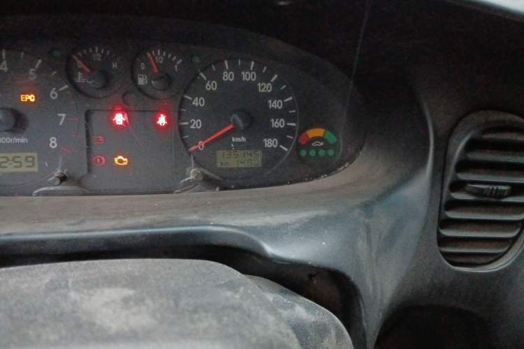 Used JAC Refine 2015 2.0L Shuttle Gasoline Long-Wheelbase Standard Version HFC4GA3-3D Odometer Close Up