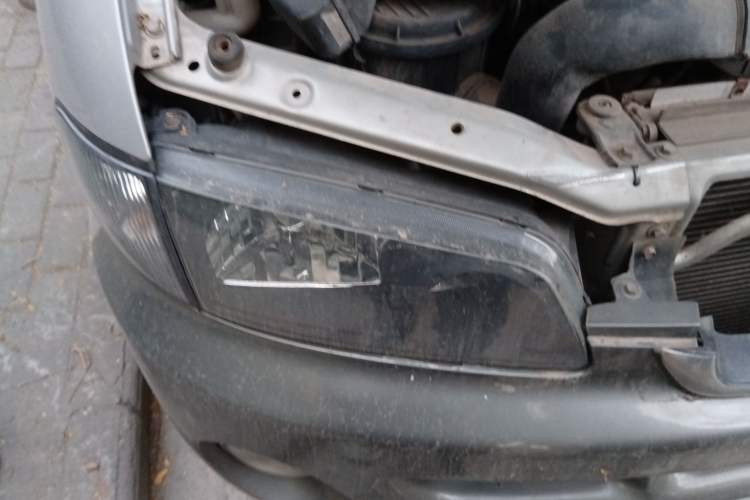 Used JAC Refine 2015 2.0L Shuttle Gasoline Long-Wheelbase Standard Version HFC4GA3-3D Right Front Headlight