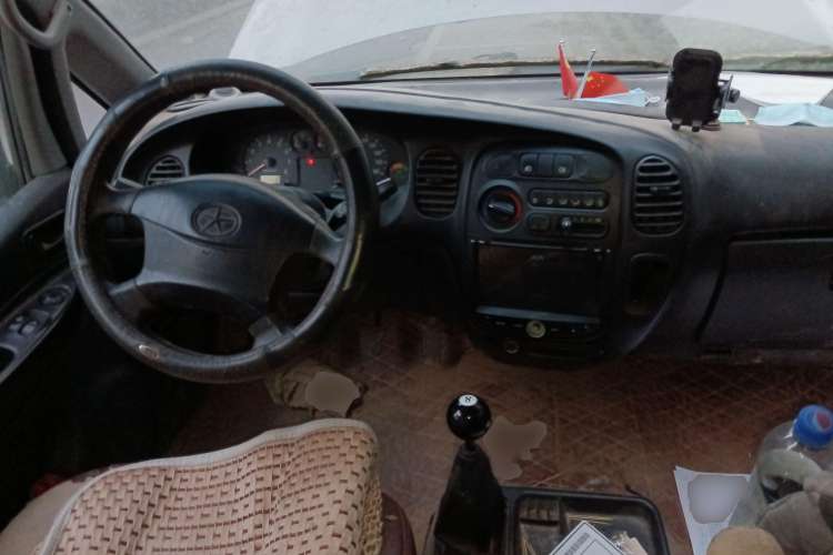 Used JAC Refine 2015 2.0L Shuttle Gasoline Long-Wheelbase Standard Version HFC4GA3-3D Center Console