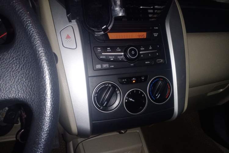 Used Venucia R50 2012 1.6L Manual Luxury Edition
