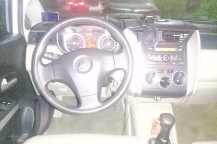 Used Venucia R50 2012 1.6L Manual Luxury Edition
