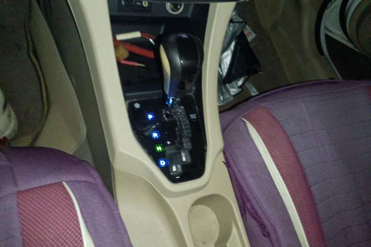 Used Soueast V6 Lingshi 2013 1.5L CVT Luxury Edition
