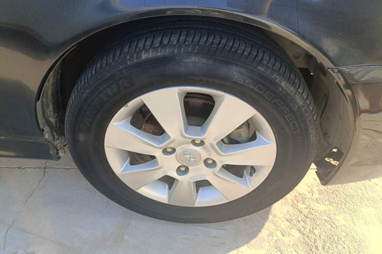 Used Hyundai MoInca 2009 1.8L Manual Luxury Edition GL Right Front Wheel Hub