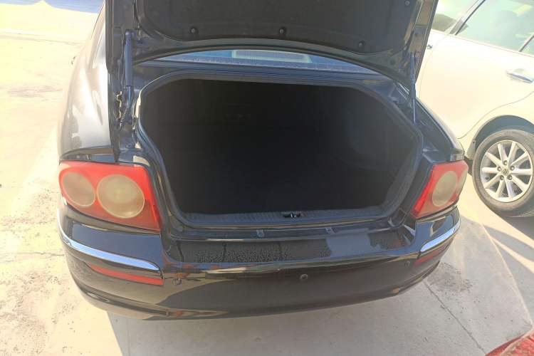 Used Hyundai MoInca 2009 1.8L Manual Luxury Edition GL Trunk