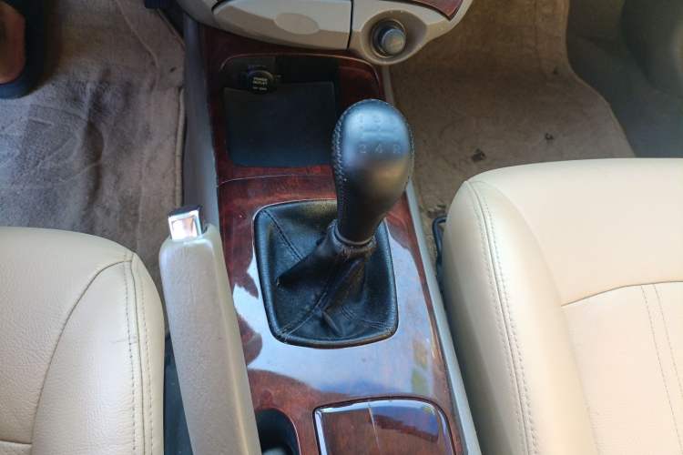 Used Hyundai MoInca 2009 1.8L Manual Luxury Edition GL Gear Lever