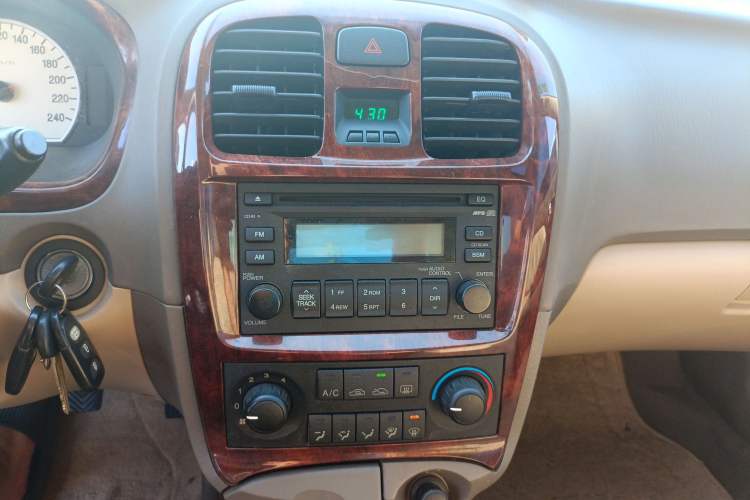 Used Hyundai MoInca 2009 1.8L Manual Luxury Edition GL Audio And AC Panel