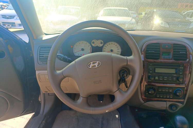 Used Hyundai MoInca 2009 1.8L Manual Luxury Edition GL Steering Wheel