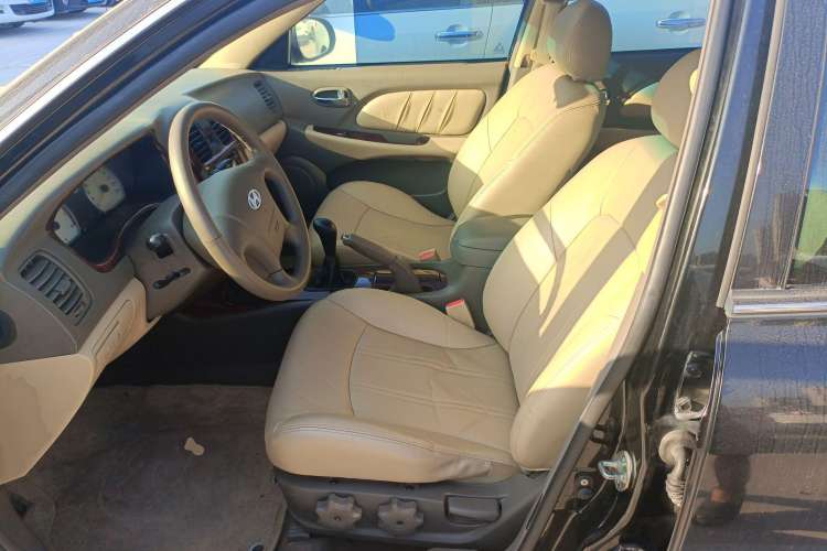 Used Hyundai MoInca 2009 1.8L Manual Luxury Edition GL Left Front Seat