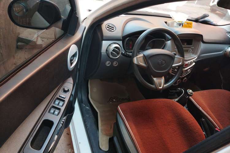 Used Oley Oley 2014 Hatchback 1.5L Manual Comfort Model
