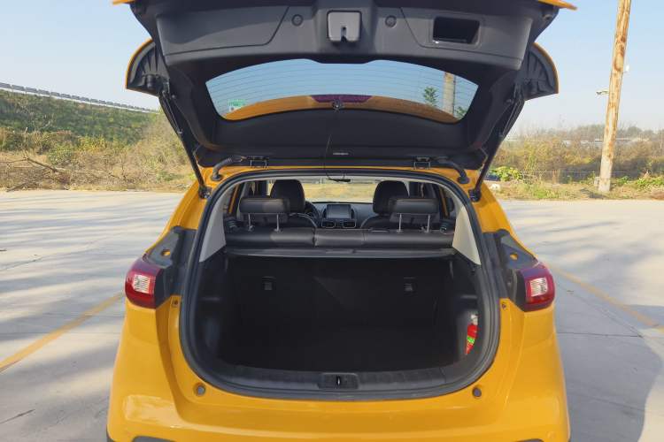 Used Dongfeng Aeolus AX4 2017 1.6L Manual Chao Yue Model
