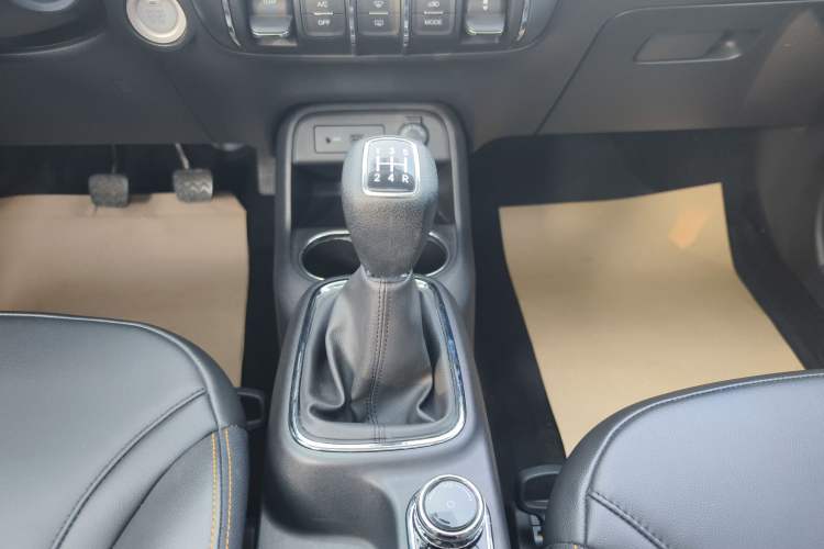 Used Dongfeng Aeolus AX4 2017 1.6L Manual Chao Yue Model
