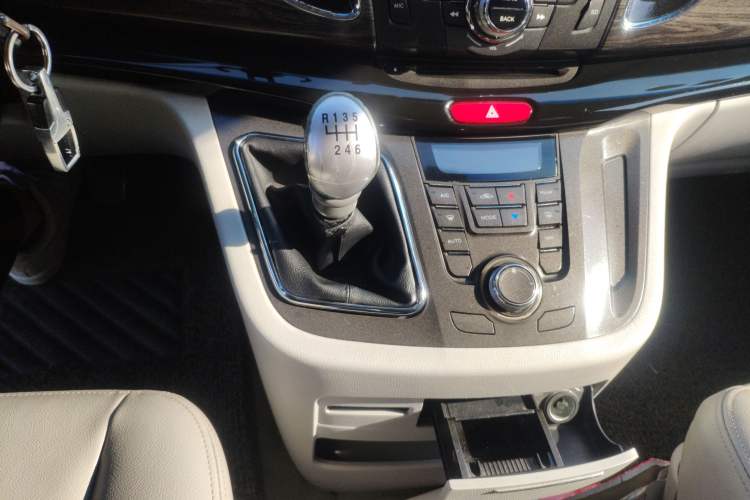 Used JAC Refine M5 2013 2.0T Gasoline Manual Business Edition