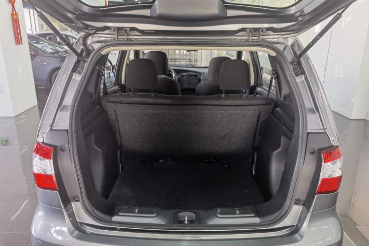 Used Nissan Livina 2015 1.6XE CVT Comfort Edition Trunk