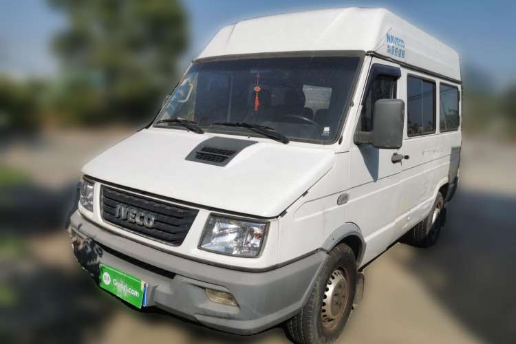 Used Iveco Daily 2017 2.5T A35 Passenger Van 5-7 Seats Model 47Z5