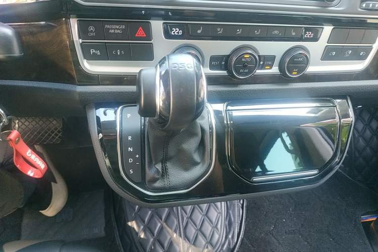 Used Volkswagen Multivan 2018 2.0 TSI Two-Wheel-Drive Luxury Edition 7 Seats