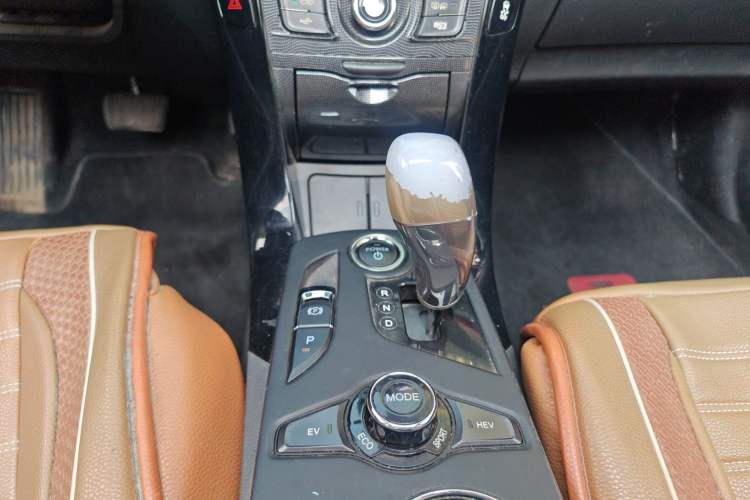 Used BYD Qin New Energy 2014 1.5T Cool Black Knight Flagship Model Interior 8