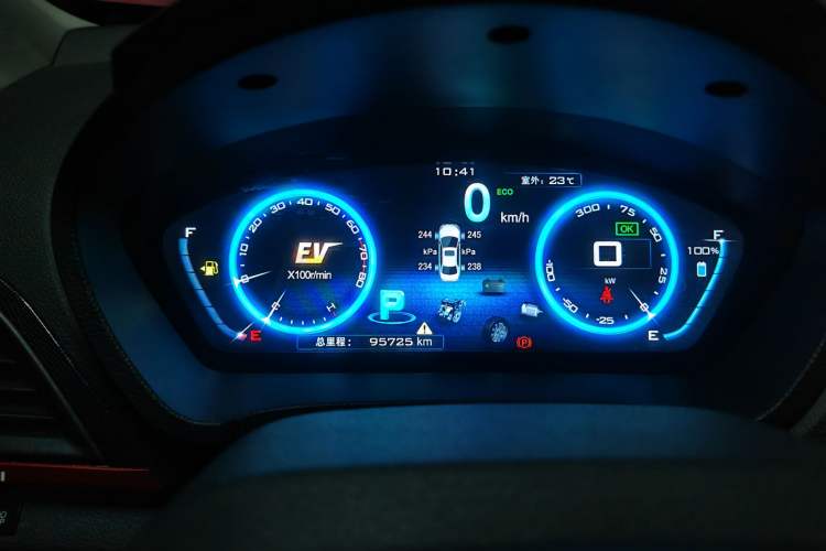 Used BYD Qin New Energy 2014 1.5T Cool Black Knight Flagship Model Odometer Close Up