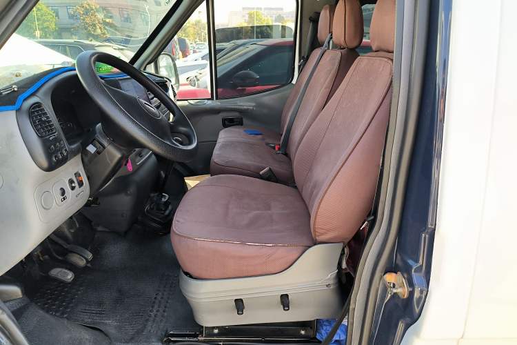 Used Ford Classic Transit 2016 2.8T Diesel Short-Wheelbase 6-Seater Mid-Roof Multifunction Vehicle JX493ZLQ4
