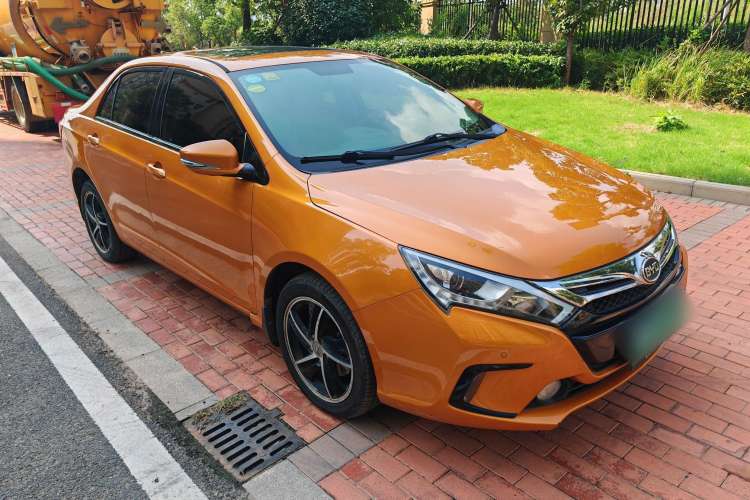 Used BYD Qin New Energy 2014 1.5T Cool Black Knight Flagship Model Exterior 2