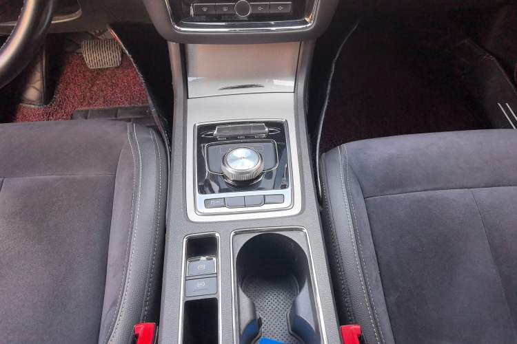 Used Roewe i6 New Energy 2017 45T Hybrid Connective Smart Luxury Edition