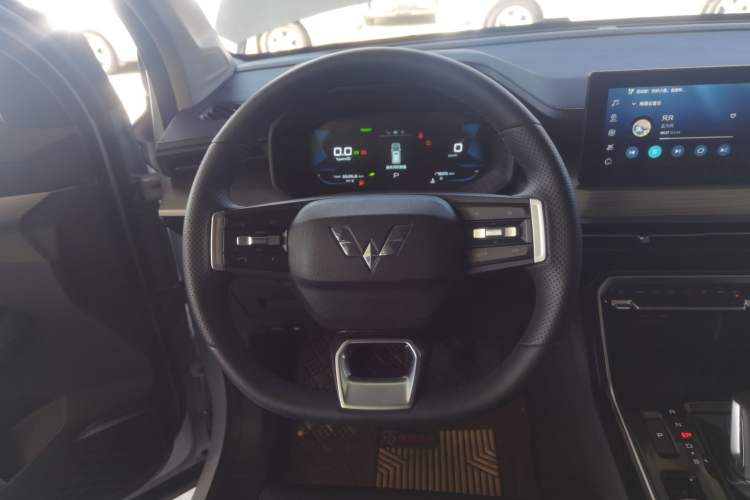 Used Wuling Asta 2022 2.0L DHT Electric-Speed Version