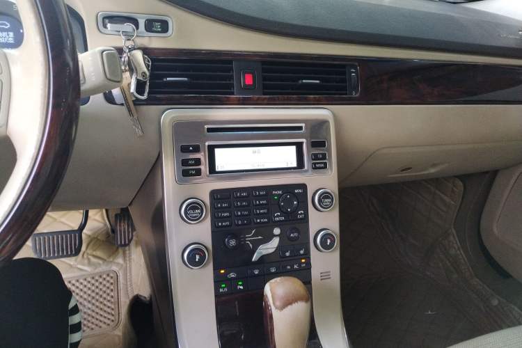 Used Volvo S80L 2011 2.0T ZhiZun Edition
