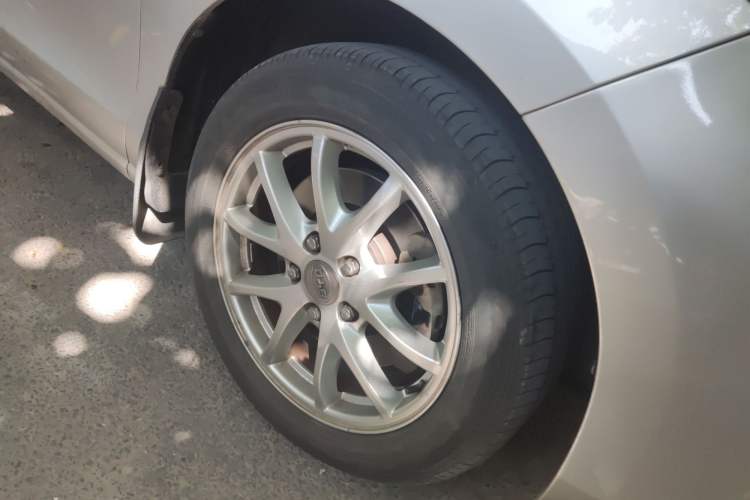 Used BYD M6 2015 2.4L Automatic Prestige Edition
