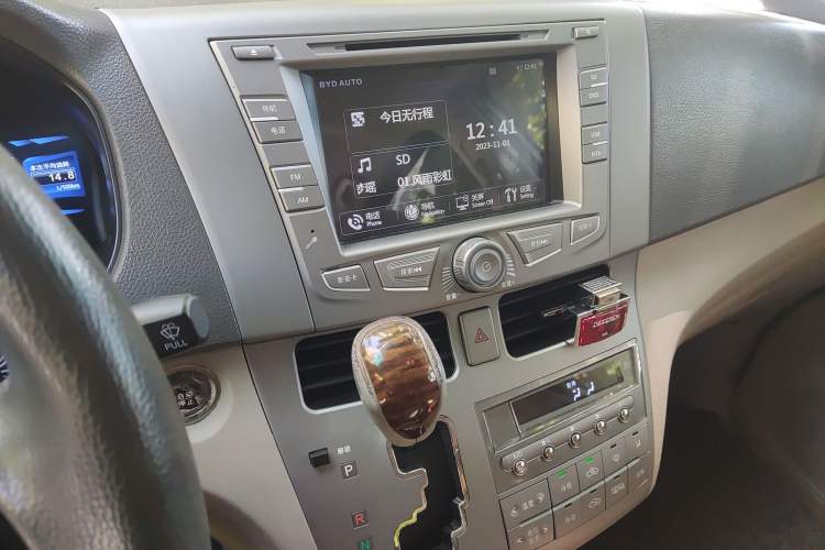 Used BYD M6 2015 2.4L Automatic Prestige Edition
