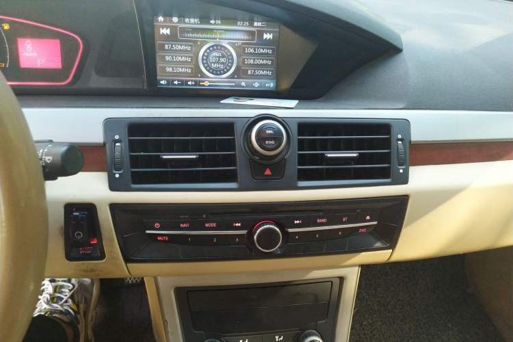 Used Roewe 550 2013 Classic Edition 550 1.8L Automatic Fashion Model
