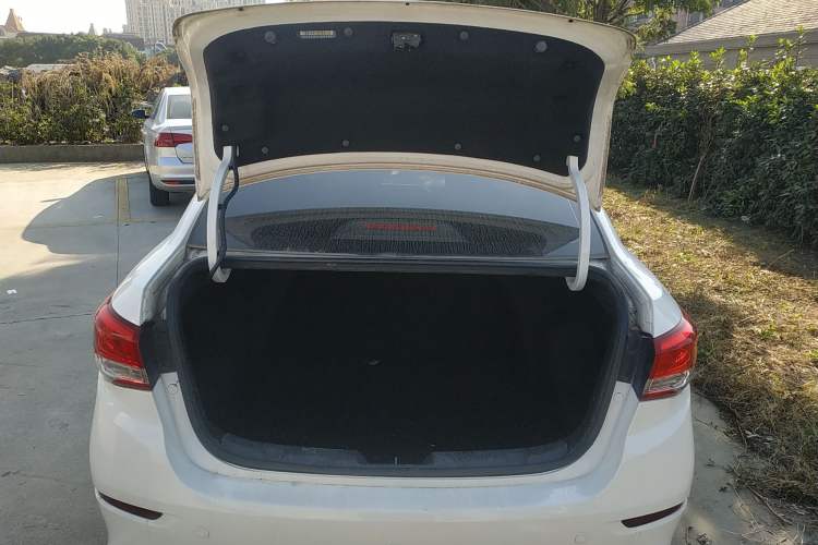 Used CHANGAN Alsvin 
