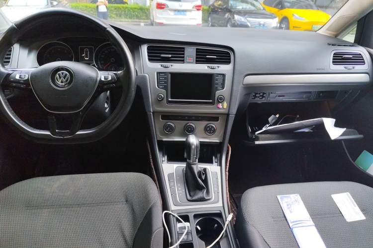 Used Volkswagen Golf 2015 1.4TSI Comfort Travel Edition