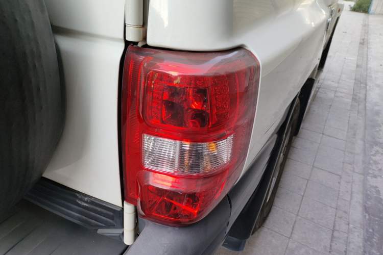 Used Leopaard Q6 2015 2.4L Manual Two-Wheel-Drive Elite Model