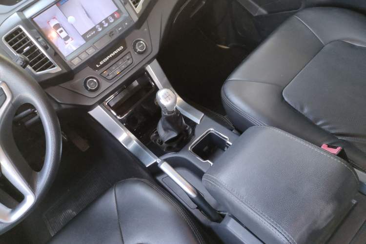 Used Leopaard Q6 2015 2.4L Manual Two-Wheel-Drive Elite Model