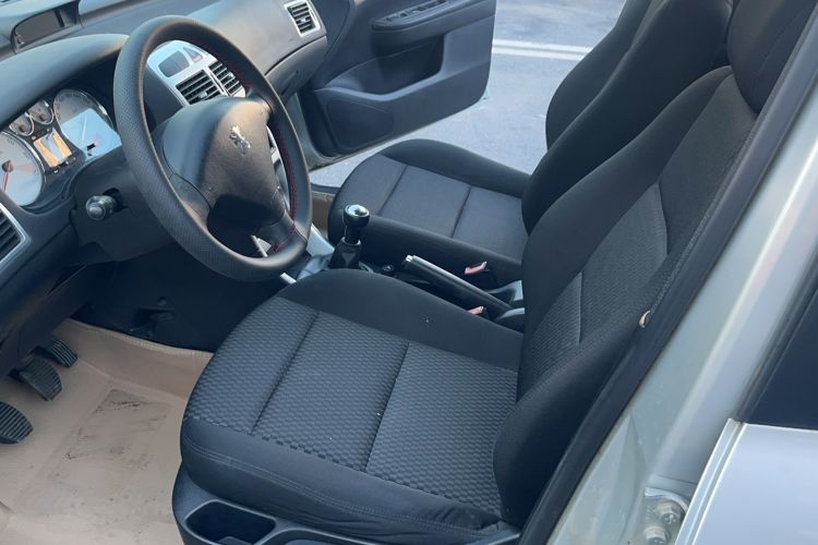 Used Peugeot 307 2012 Hatchback 1.6L Manual Comfort Edition
