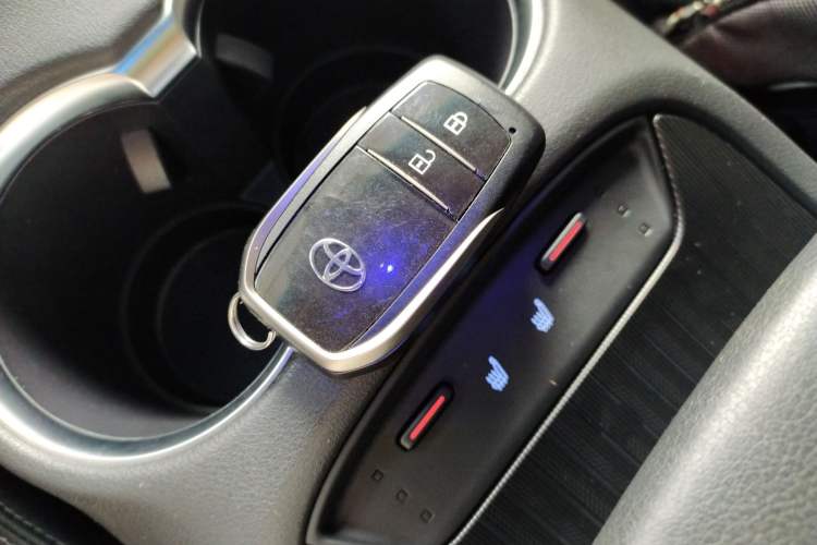 Used Toyota Harrier 2022 2.0L CVT Two-Wheel Drive Deluxe Edition
