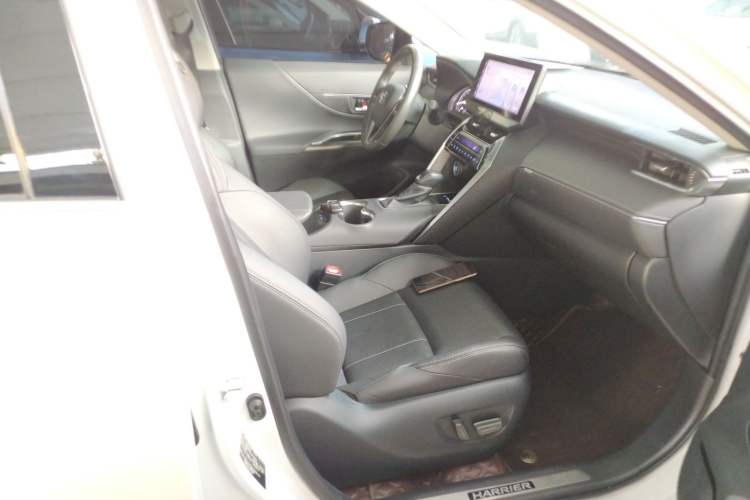 Used Toyota Harrier 2022 2.0L CVT Two-Wheel Drive Deluxe Edition
