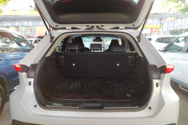 Used Toyota Harrier 2022 2.0L CVT Two-Wheel Drive Deluxe Edition
