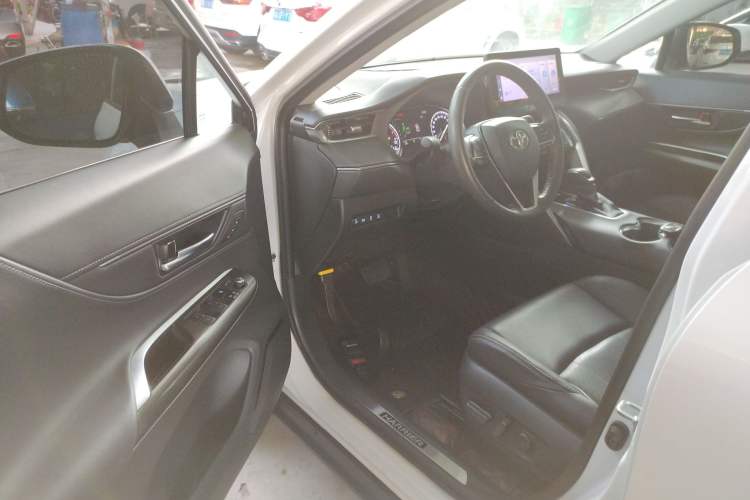 Used Toyota Harrier 2022 2.0L CVT Two-Wheel Drive Deluxe Edition
